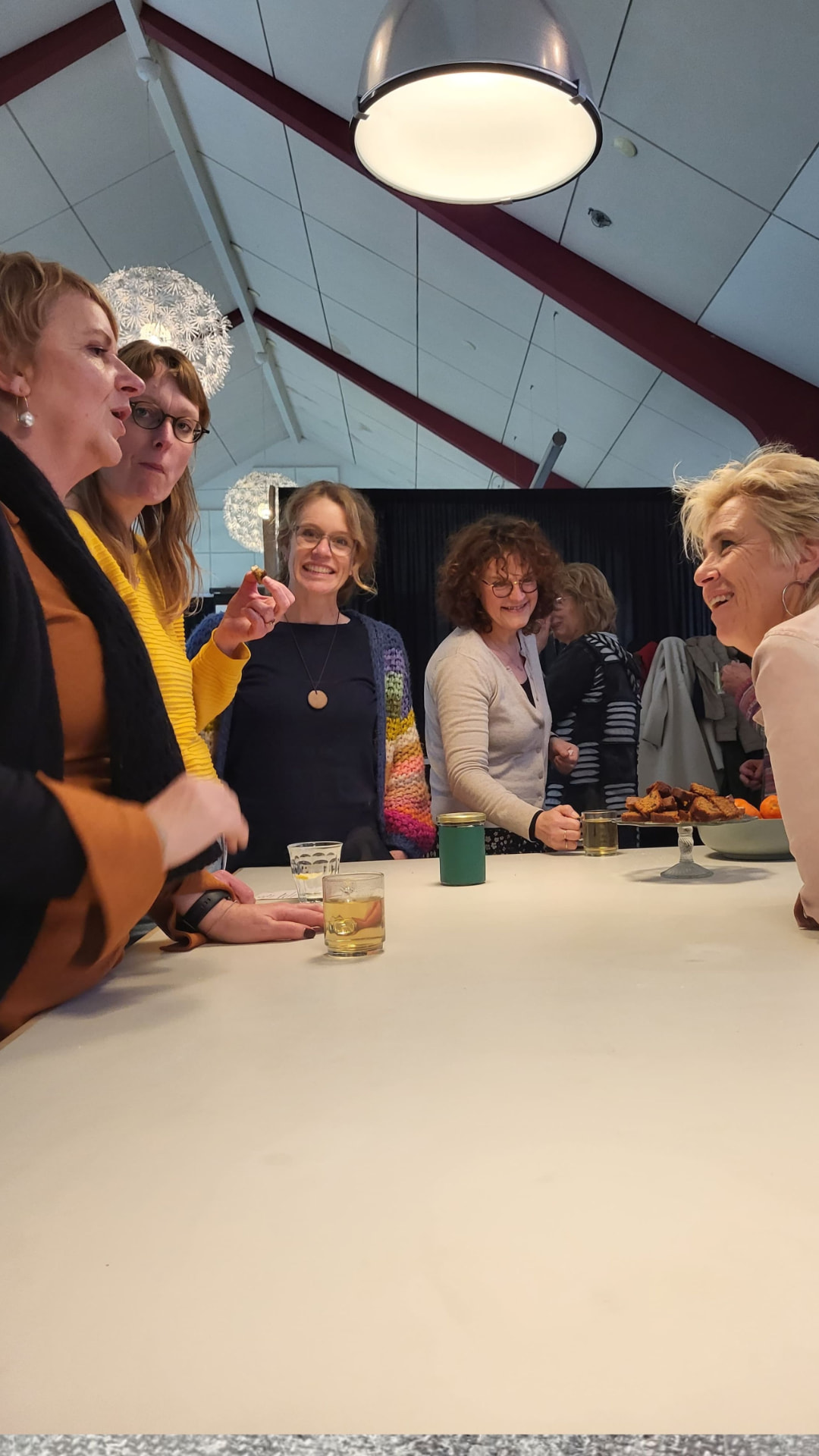 Samen aan tafel tijdens het Indalo Event